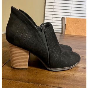 Super cute and comfy black booties